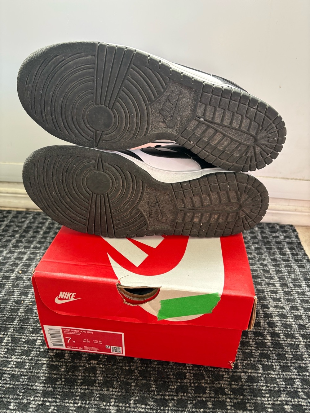 Nike Panda dunks - Picture 3 of 5